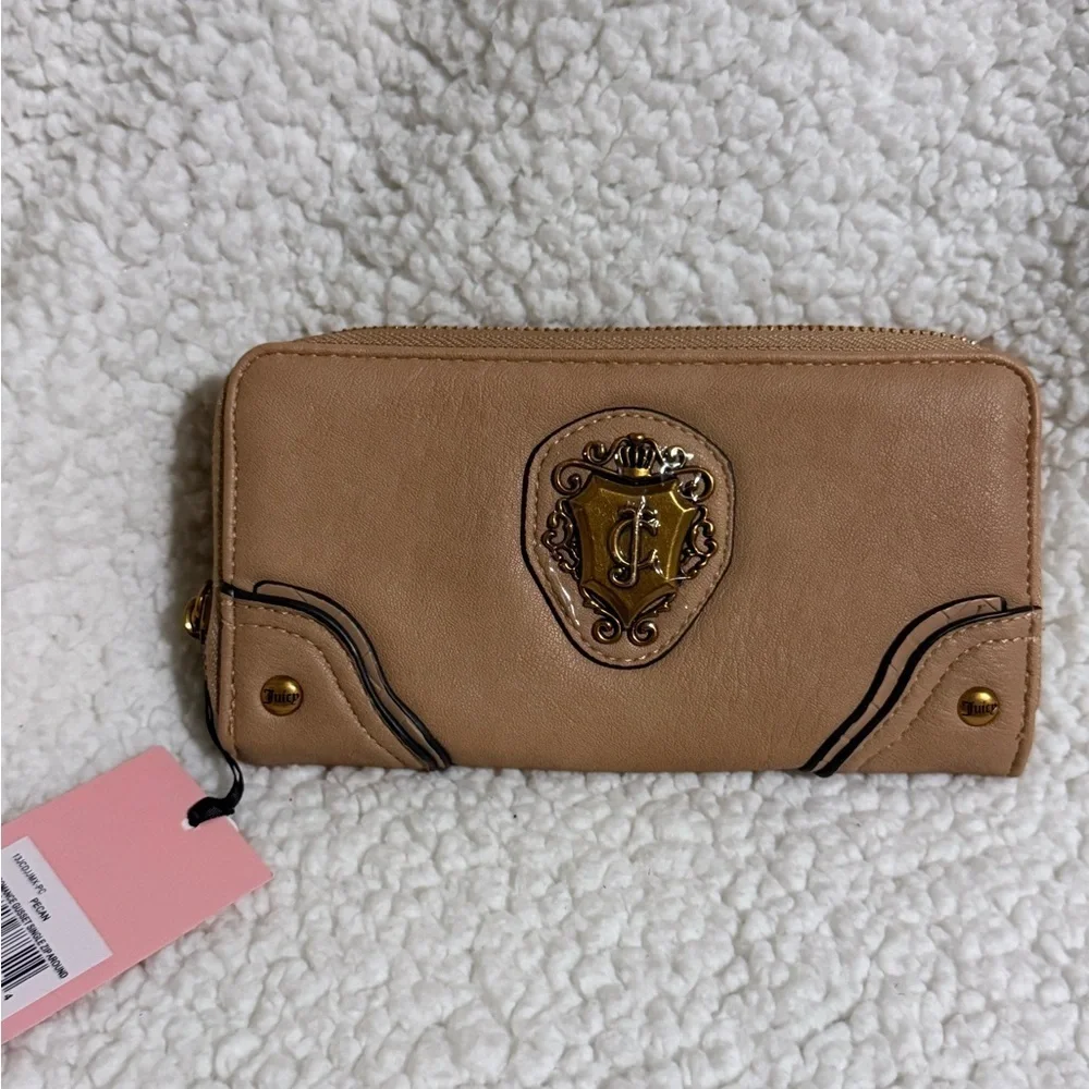 NWT Juicy Couture Romance Gusset Wallet with Gold Emblem, in Pecan (Tan)